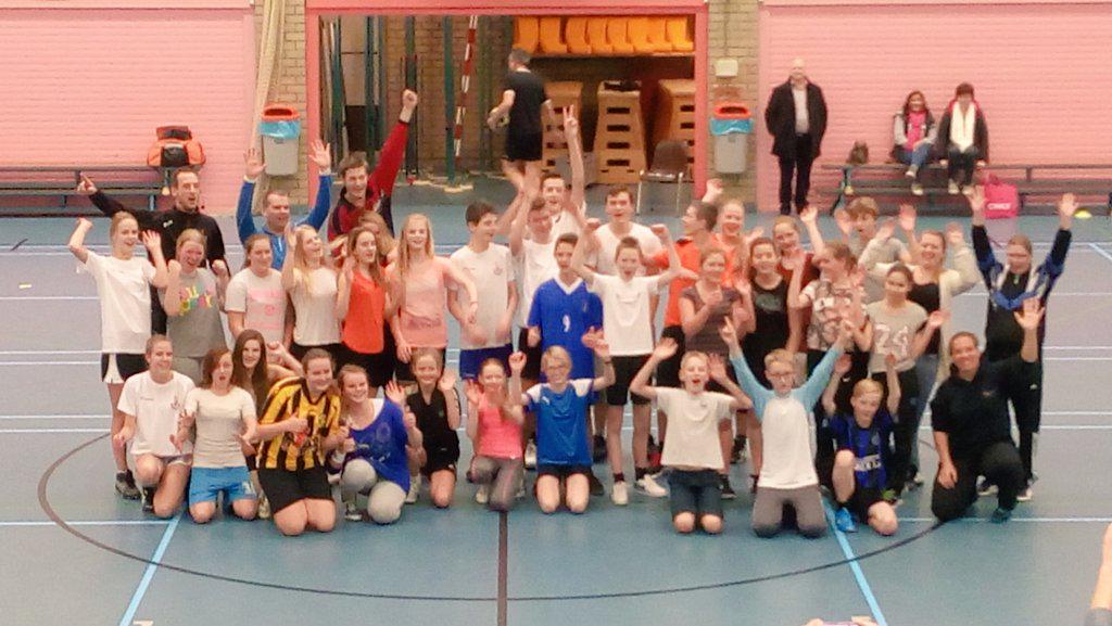 Gisteren met C en B bij #korbalclinic geweest bij#EKCA olv <a href="/Andre_Kuipers/">André Kuipers</a> Ism #knkv.was top.