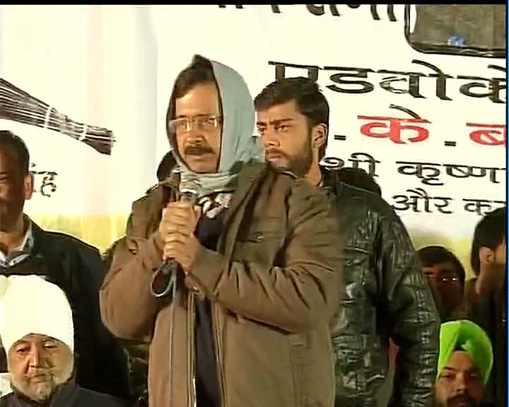 ANI's tweet photo. Arvind Kejriwal : BJP Maharashtra, Haryana, Jharkhand mei jeeti par Delhi mei aakar BJP waalo ki saans atak gai hain http://t.co/xukLgvpoaB