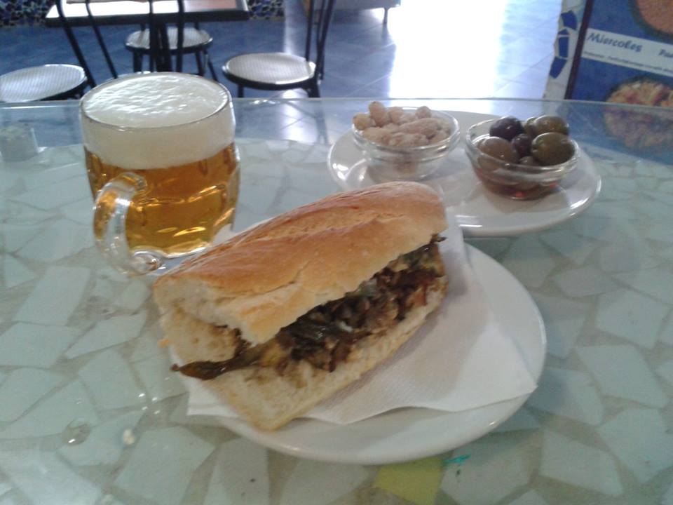 ses_salines's tweet photo. Almuerzo con @Nacholmedilla de @Futbollegends ;) http://t.co/vtQ8oYEQaP