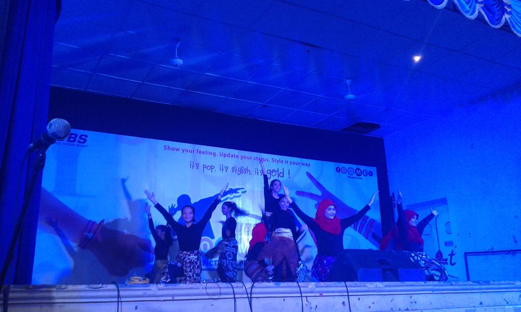 DBL_JOGJA's tweet photo. Penampilan dance SMAN 1 Jogja #HondaDBL2015 #DIJogjakartaseries #dbljogja2015 http://t.co/So2nuPC19W
