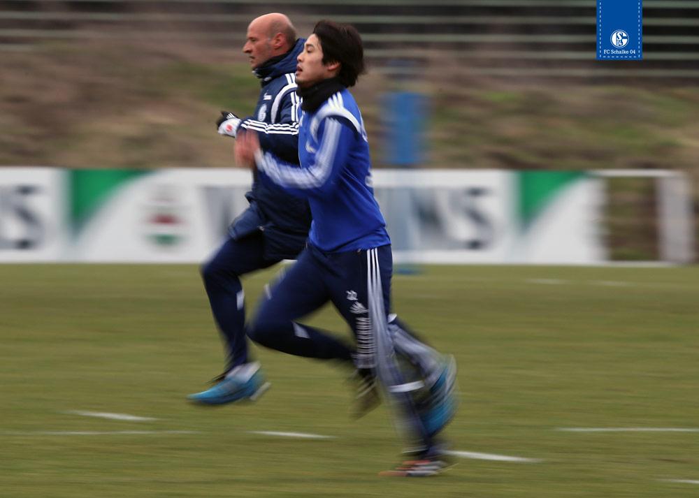 Fcシャルケ04 على تويتر 日本代表 が アジアカップ を戦っている中 地球の裏側では ウッチー がダッシュしてがんばっています でも 速すぎてぶれちゃってます S04 内田篤人 Http T Co Xghywnjojl