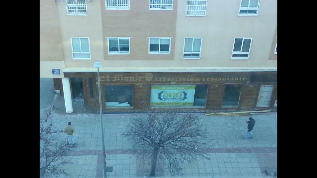 jorgezafrab's tweet photo. Esto si es un sitio lógico para abrir un 100 montaditos... en la ciudad,justo en frente de mi casa...antiguo monje!! http://t.co/4J9s1uOC4a