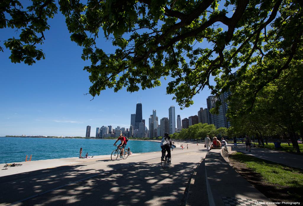 ChooseChicagoJp's tweet photo. 【シカゴの絶景スポット紹介：ノースアベニュービーチ】海のないシカゴですが、まるで海のように見えるほど大きなミシガン湖には、個性的なビーチがあります。
#シカゴ絶景キャンペーン http://t.co/K5mwzkkg54 http://t.co/3o1kua7JpK