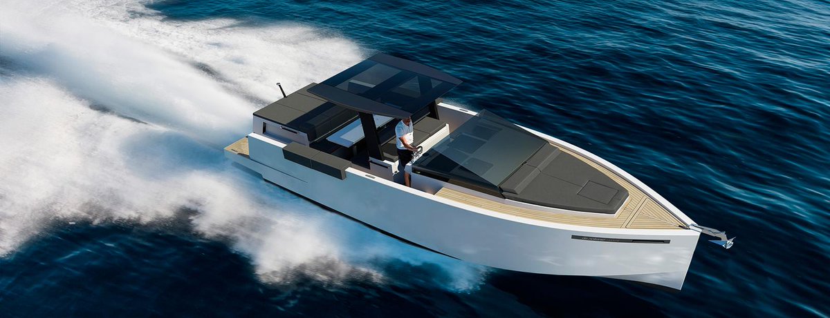 Here it is! The D33! Have a look in our new website deantonioyachts.com