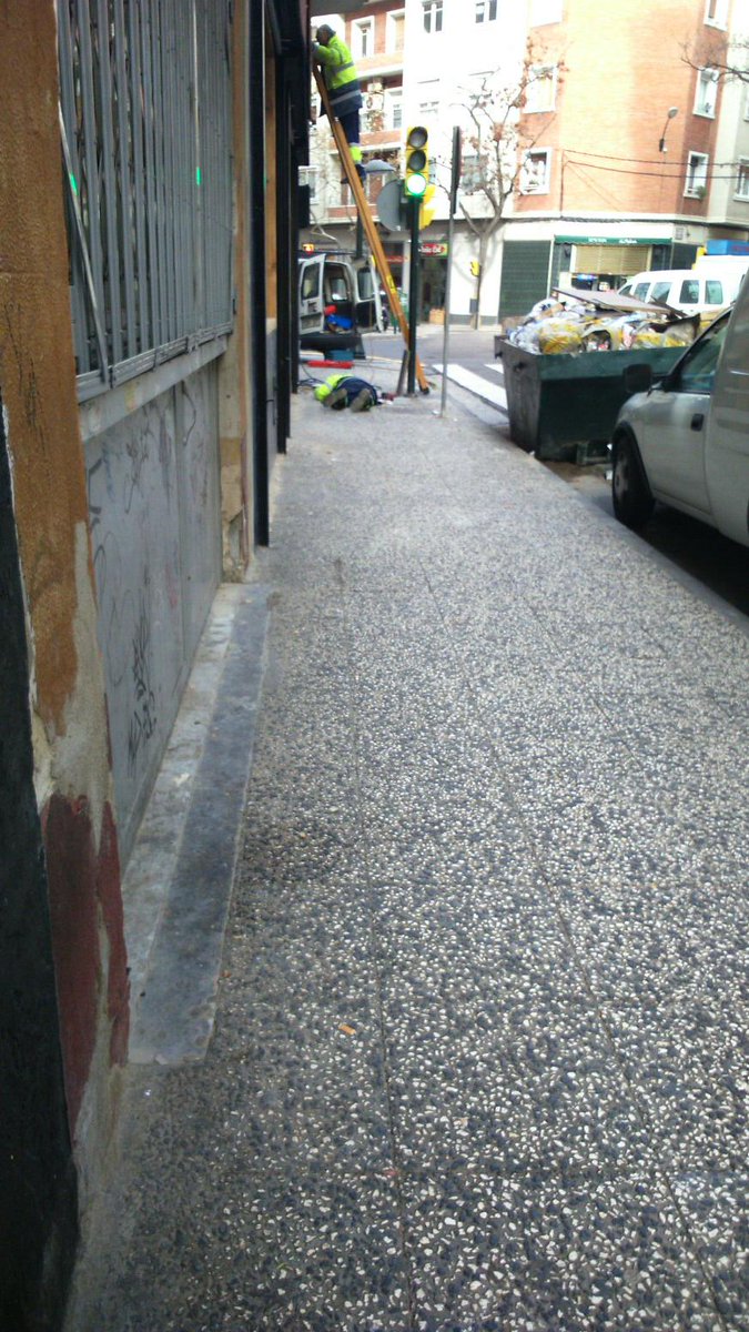 visanzay5's tweet photo. Superstición http://t.co/LfFIABYI4G