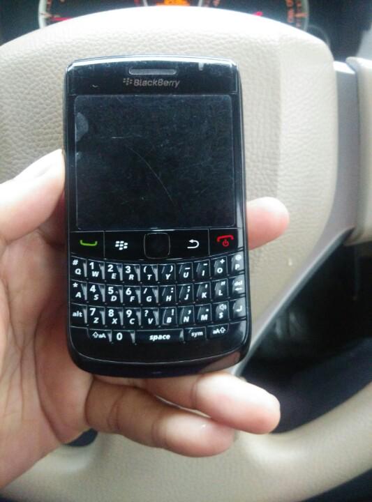 putupanji's tweet photo. @prambors #demiiPhone6 gw bkl selipin hp jadul gue ke pantatnya darto &amp; danang terus gue cium baunya yg maknyus itu. http://t.co/mkmqtoMg4N
