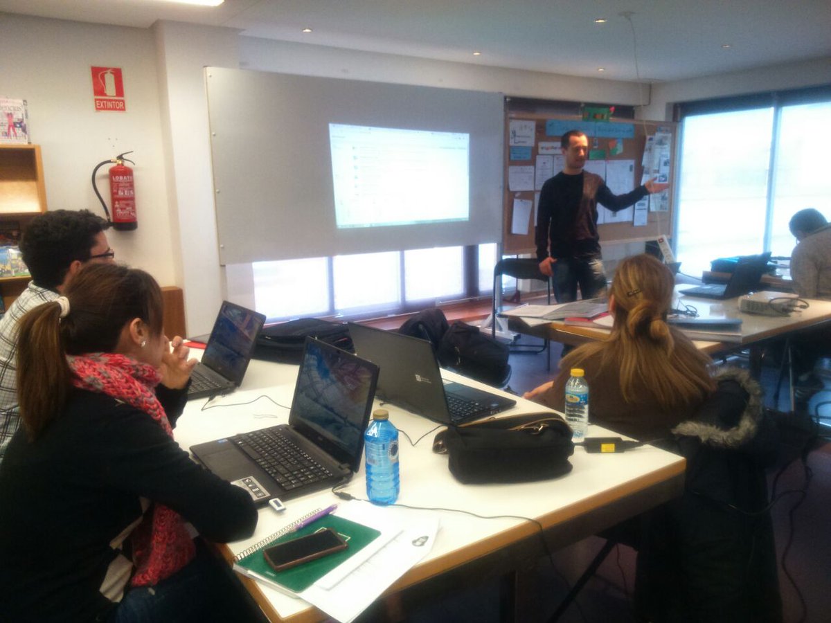 LVillamuriel's tweet photo. Hoy nuestro compañero @CiberAlb nos ha impartido una clase sobre Google Drive para mejorar nuestro perfiles.Gracias http://t.co/mAwaeFUswg