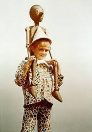 paoladelusa's tweet photo. #TwPinocchio/36 Per chiudere la bella immagine del piccolo Balestri divenuto bambino con sulle spalle il burattino http://t.co/ssnjMpSPTM