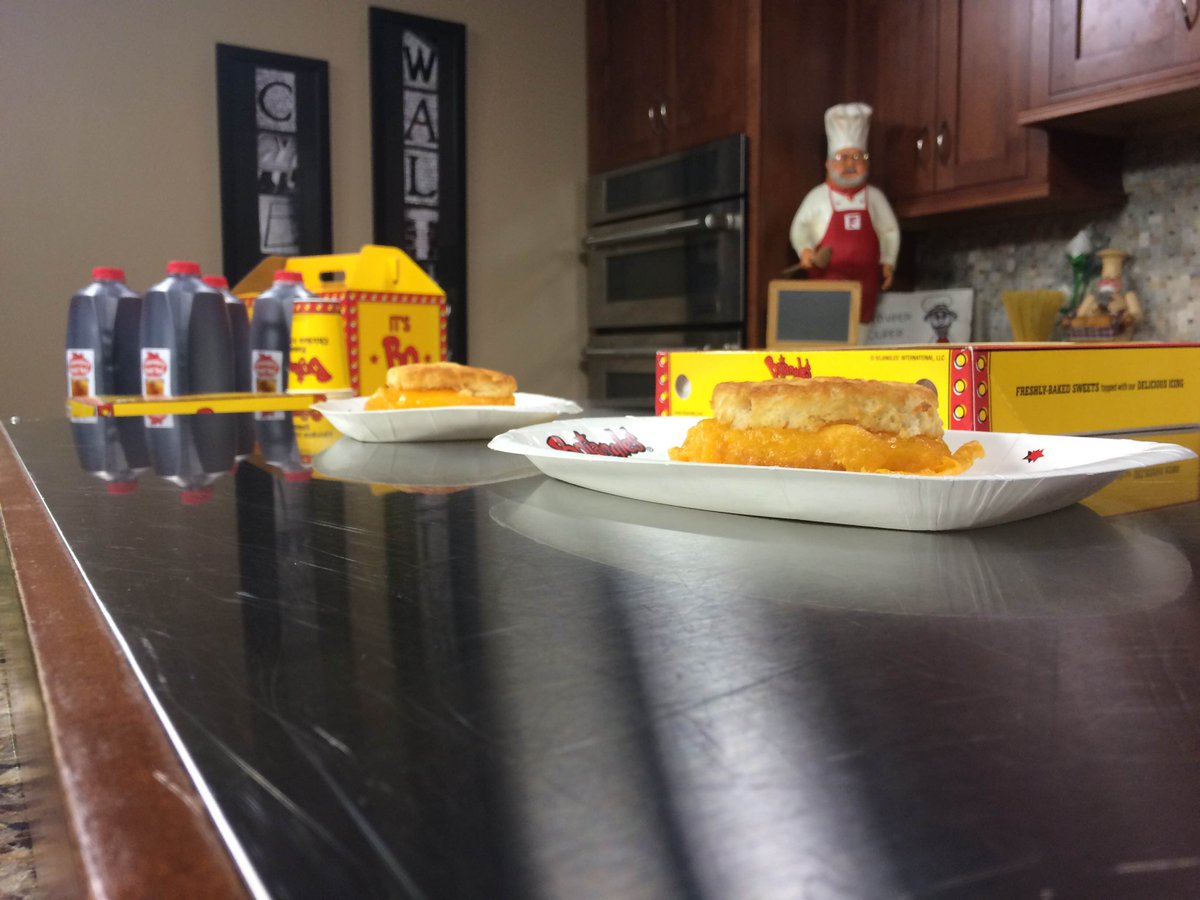 wvlt's tweet photo. #Bojangles waking us up with so much goodness! #itscheddarbotime http://t.co/g4wYWC8GnT