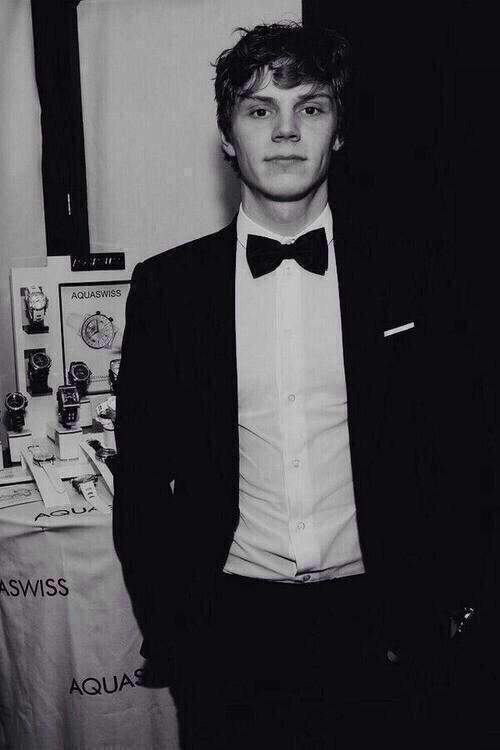 My boyfriend is 28 today, happy birthday Evan Peters my love 4evz n always 