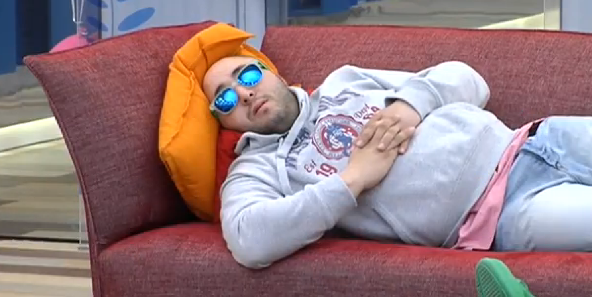 realityspain's tweet photo. Gafas @JYBLEEP @yagohermidagh12 cada vez mas presentes dentro de la casa #ghvip #GHVipDirecto #GHUltimaHora http://t.co/OpuioiP46S