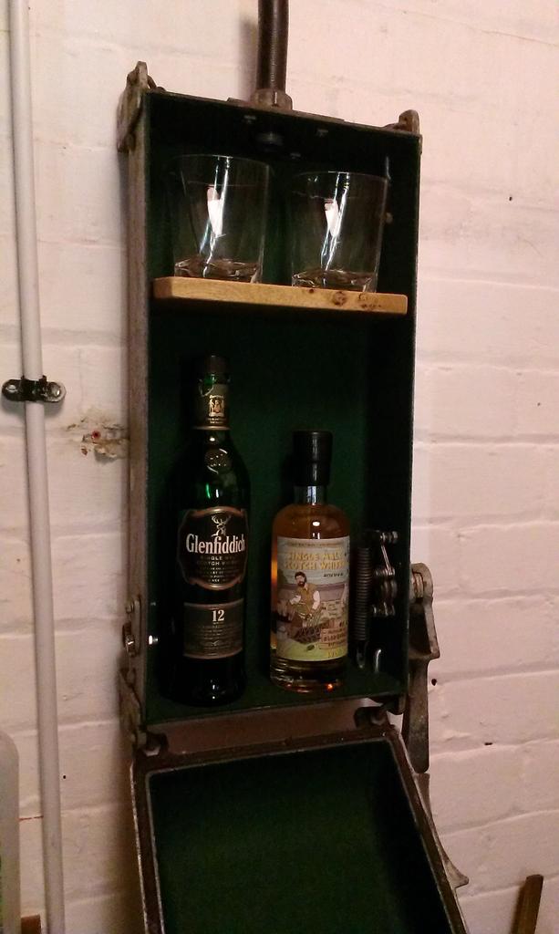 AllyFWoodWorks's tweet photo. Repurposing is happening! I turned this old fuse box into a whisky cabinet.Felt lined, Oak shelf. I know.You want it! http://t.co/A4DtXM6f9a