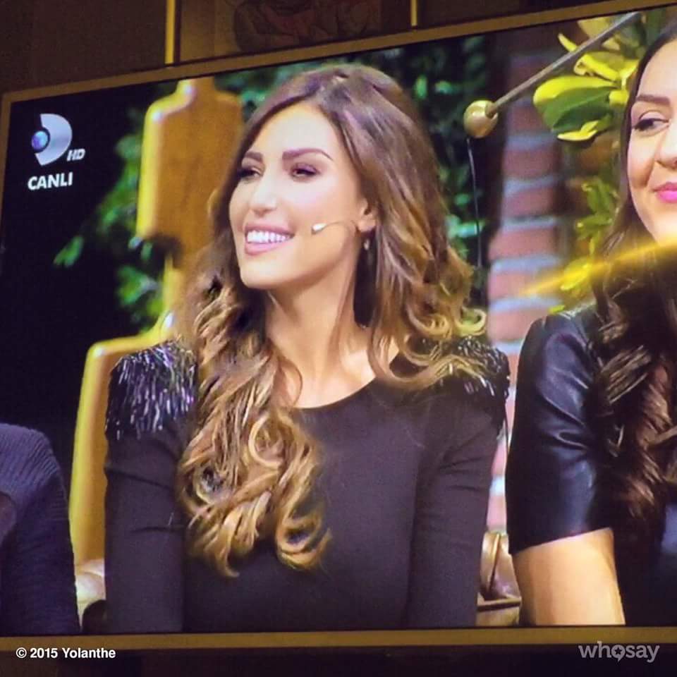 Eyequote's tweet photo. @YolantheCabau  in N'Mour!!! Bij @JeroenBloks zijn ze bijna allemaal uitverkocht,  kickuhhh! http://t.co/8cnJfdjhVu