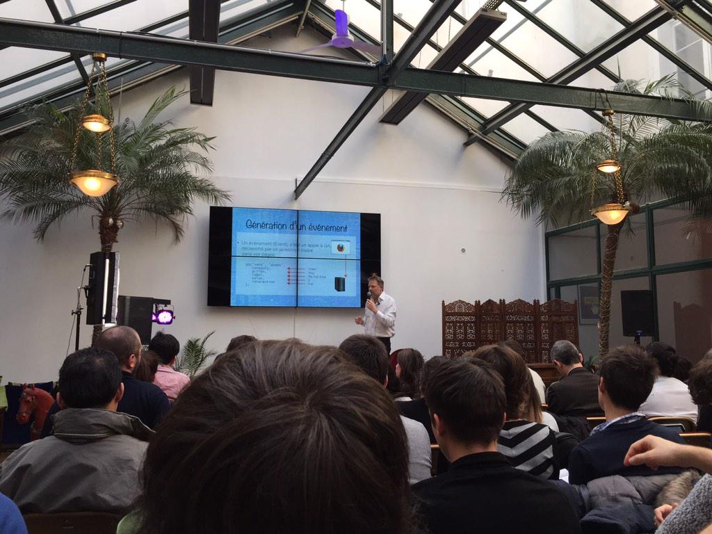 cloudpapr's tweet image. Salle comble chez @_TheFamily pour le workshop Google Analytics avec @gillesbarbier