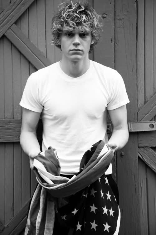 Happy Birthday Evan Peters! Ily so much      