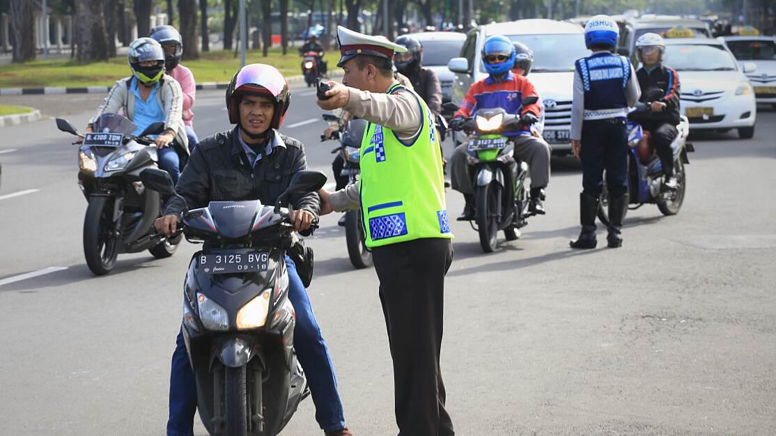 Takut Ditilang, Pengendara Moge Celakai Polisi dlvr.it/89Jjss