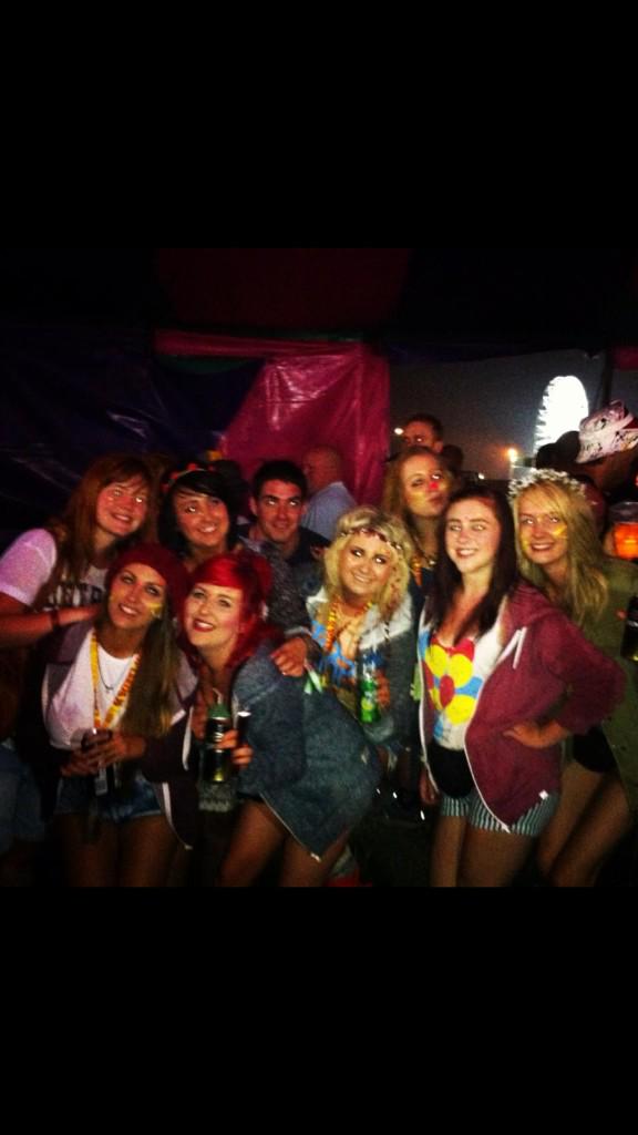 HendersonRebs's tweet photo. This weekend is gunna be buzzin! Wakey with these beauts ๐#leedsfam @helen_welburn @abigail_farrar @_shelb123_ http://t.co/jPSkjQJFNx