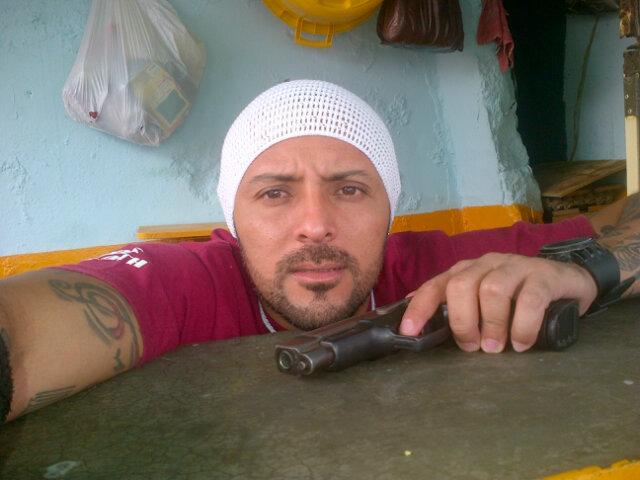 ComboCompleto4's tweet photo. Nosssss Dias gente buena gente d clase gente q lucha cada dia para sobrevivir saludos a las madres solteras valen oro http://t.co/ZslrnaM9uI