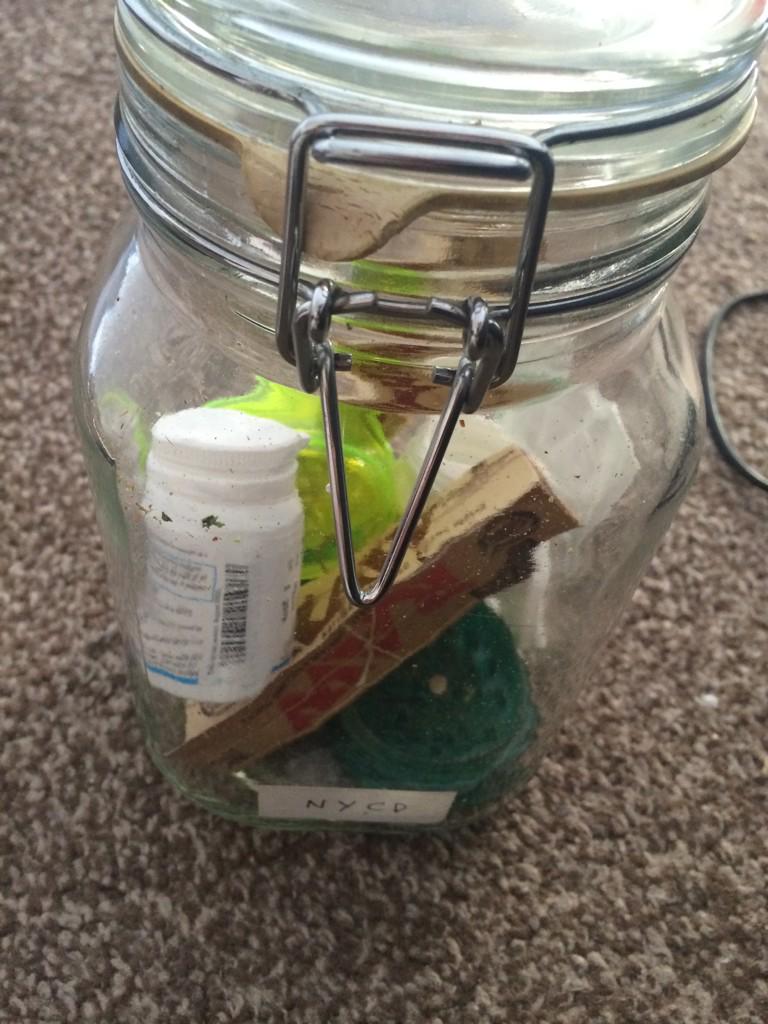 RighteousRiddim's tweet photo. Woke up a bit late today, time to clean the jar, skin up and make some beats #righteous #wakenbake #Day2 http://t.co/7uwagrJZEv