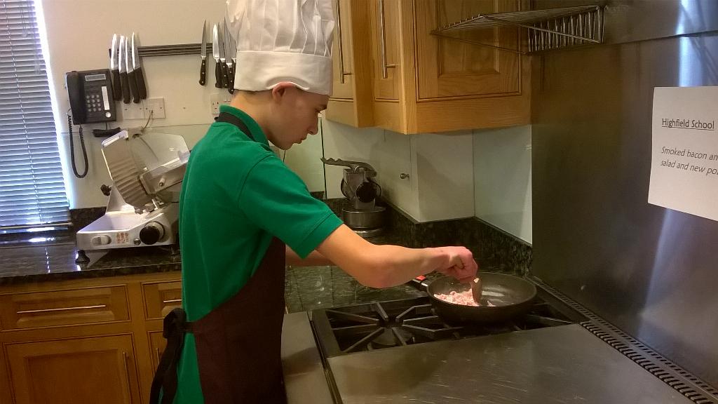 SainsburysNews's tweet photo. Highfield School are egging themselves on either their smoked bacon and brie quiche #SuperstarCooks http://t.co/ZvkxZNnprv