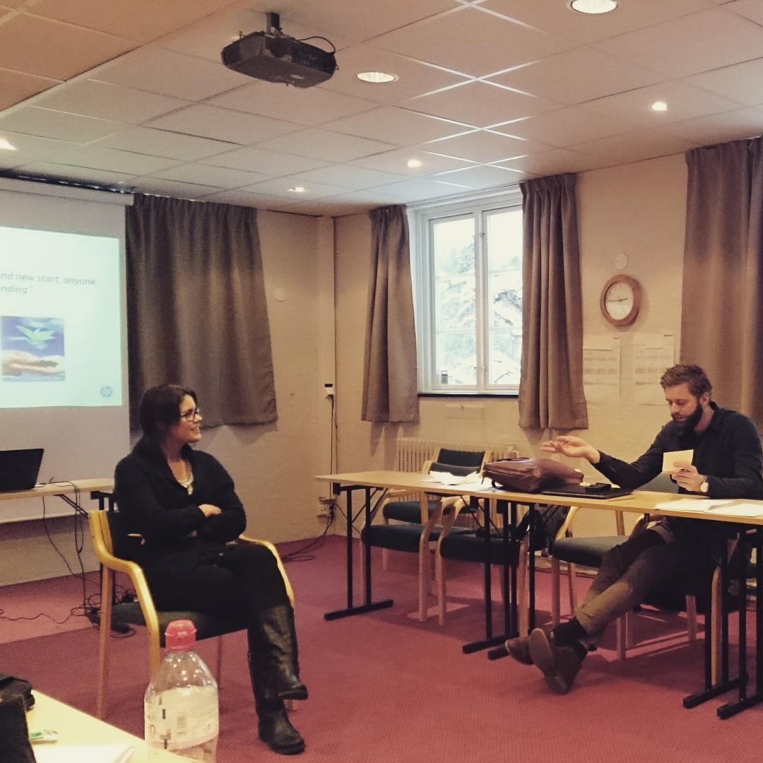 YvonneFosser's tweet image. På talentsamling i @HPNorge. Fungerer hver gang... positive #tilbakemeldinger på gule lapper.