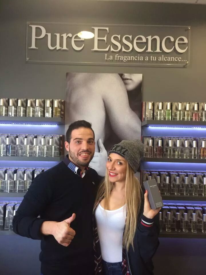 PureEssence15's tweet photo. En #pureessence tb #Morimosdeamor y la guapísima @paula_GH15 ha venido a vernos! Grqcias princesa @SiscuGh @LiecerH http://t.co/bCl4qjuDW7