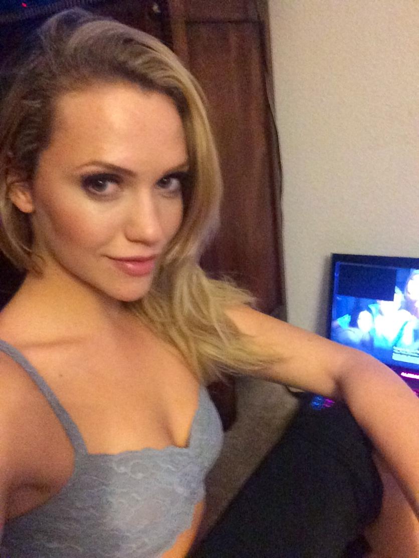 Mia Malkova on X: It was a Netflix kinda night.. Up super early again haha  http:t.co5wAOBH8INM  X