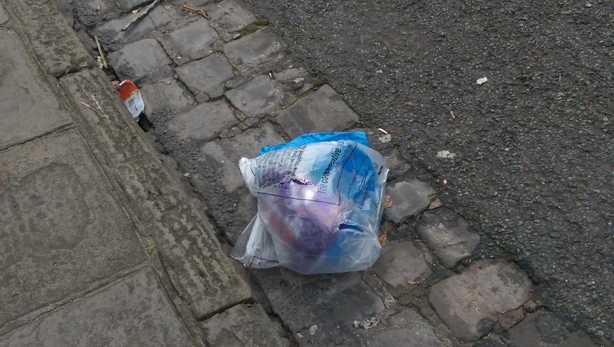 RubbishWalksCPM's tweet photo. Spotted on Woodland Road in #Bristol -- someone has a clean car but left behind a messy street @LitterPics http://t.co/CQ24xreQT4