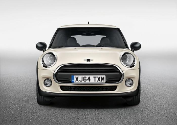 AutoTodayIT's tweet image. Nuova @MINI: la speciale versione base #OneFirst anche a cinque porte 

&amp;gt;&amp;gt;autotoday.it/2015/01/20/nuo…