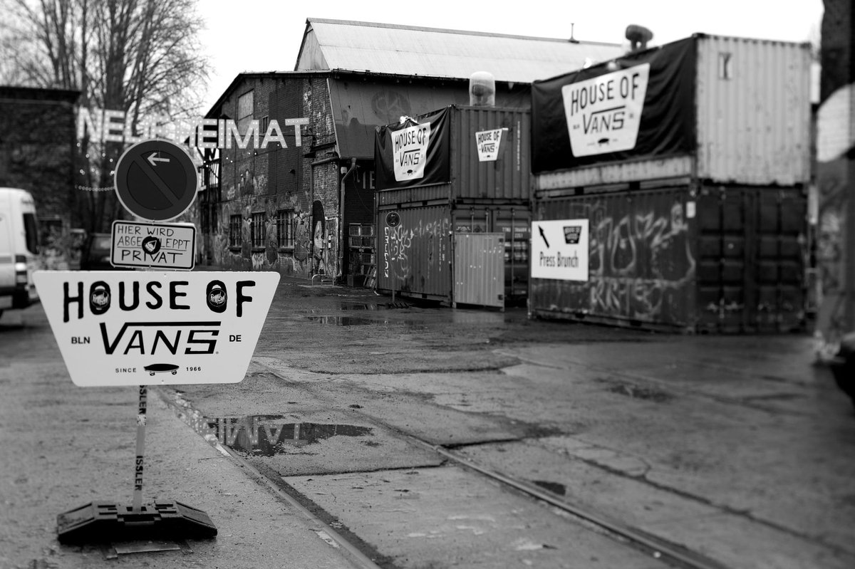 VANS_Europe's tweet photo. #houseofvans #Berlin is about to go down! See you tonight! More info at houseofvans.eu http://t.co/5jAUzc3Ftv