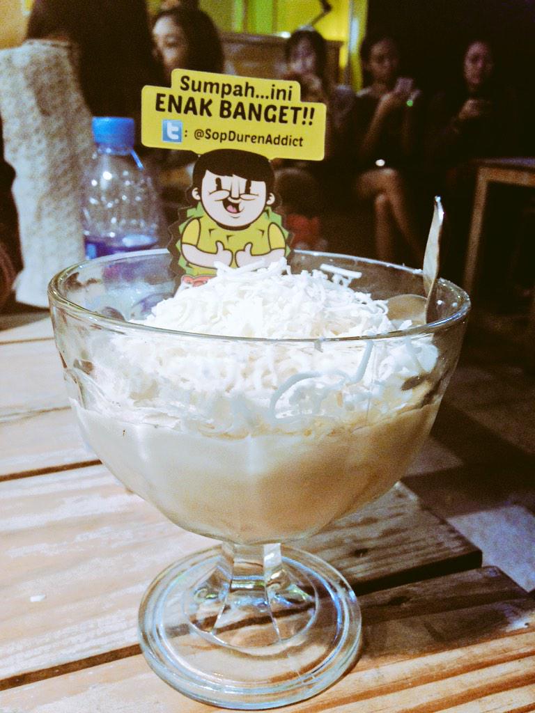 CulinaryId_com's tweet photo. Selamat malam guys! Biar malam makin hangat kita tutup dengan soup duren addict.. Ga nyampe 20rb #culinaryJakarta http://t.co/K9Im7OXSZO