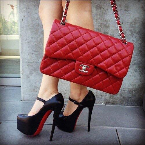 SampleLikeYou's tweet image. Louboutin ➕Chanel 😻🙈