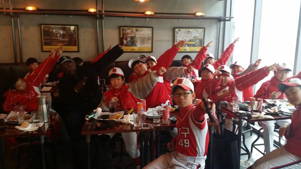 Mariners's tweet photo. #LetTheArrowFly RT @F_Rodney56: Lunch of champions "tacos" @VatosKorea LLWorldChamps #Korea #FlechaCorea http://t.co/MuvYaHS8aV