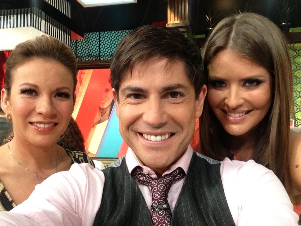 ponchodeanda's tweet photo. #ParaEmpezarElDiaConHuevos hace falta buena compañía! @VengaLaAlegria @ingridcoronado @VZCR http://t.co/QJHHt3Sjmk