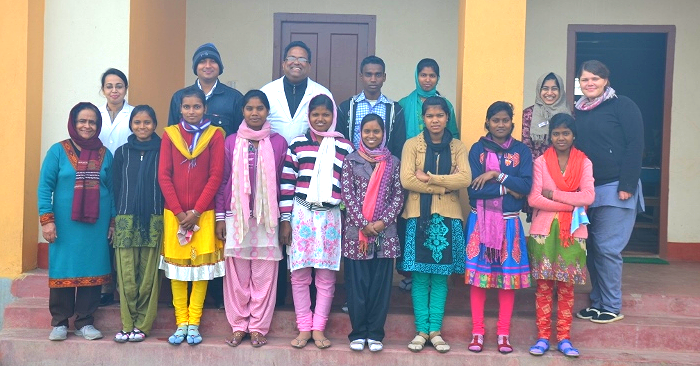 InterMissionDE's tweet photo. Gesucht: Medizinisches Fachpersonal für ehrenamtlichen Einsatz in #Indien http://t.co/gx8lZ27Jlm http://t.co/Hx3jYuiwnQ