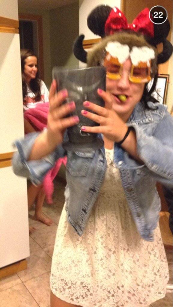 Rylee_Laxdal's tweet photo. HBD to my girl doozy mama/dez/dooz #1yearLeft #havingaFew http://t.co/h6Jbx79YbL