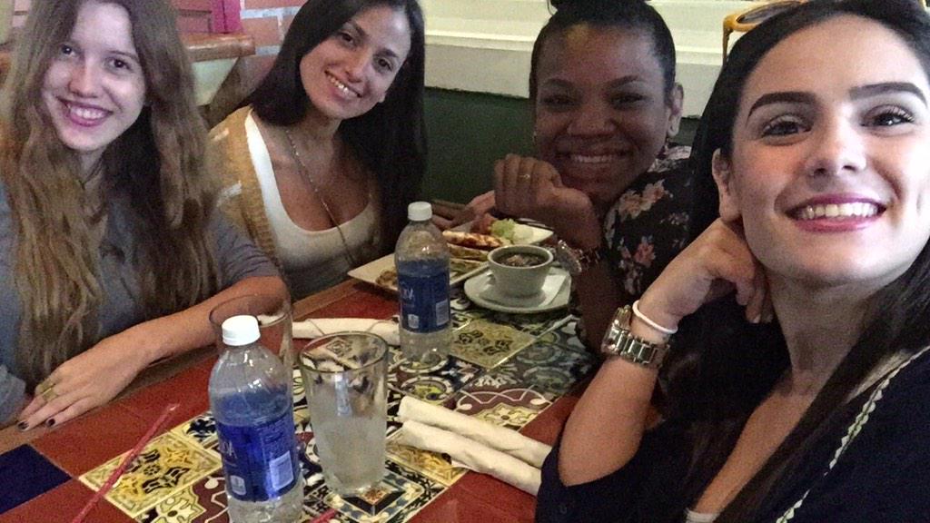 giseelleviera's tweet photo. Date with ma fashion kittens✨😻💘 http://t.co/kIFEut4q9P