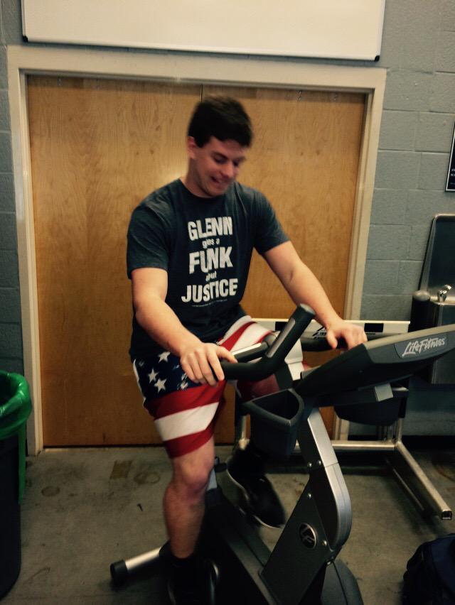 DevinWyatt5's tweet photo. @CloydRivers nothin says merica like biking in some American flag US Navy shorts http://t.co/5qmRCUlniL