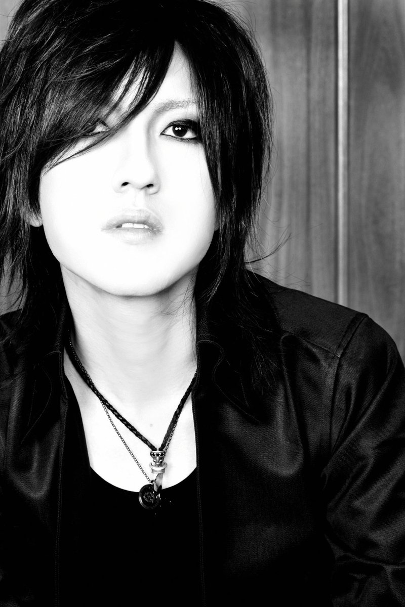 藤田幸也 Yukiya Tokyo 俺のバンド Kainは先ほどの画像の2人がギターで ドラムがatsushi 写真 ライブでのベースはkazuさん 蜉蝣 なんだよね 俺は 30代 アダルトで素っぴんもイケメンなバンドマン が好きなバンギャと気が合うのかも 笑 Http T