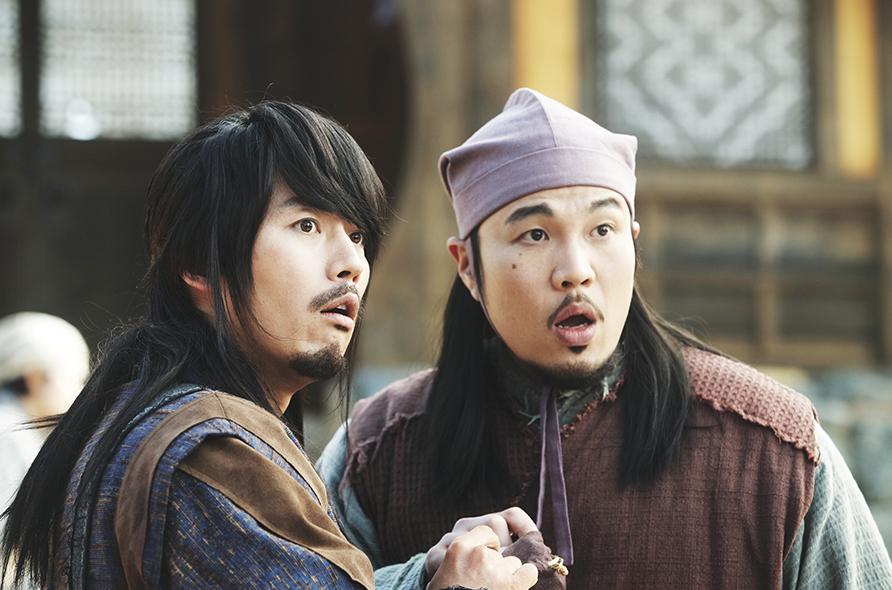 #빛나거나미치거나 왕소(#장혁)의 곁을 지켜주는 길복(#신승환)! 알고보니 18년지기의 우정을 자랑한다고 하네요! 환상호흡을 자랑하는 이유가 여기에! ☞ bit.ly/1ze1iKh