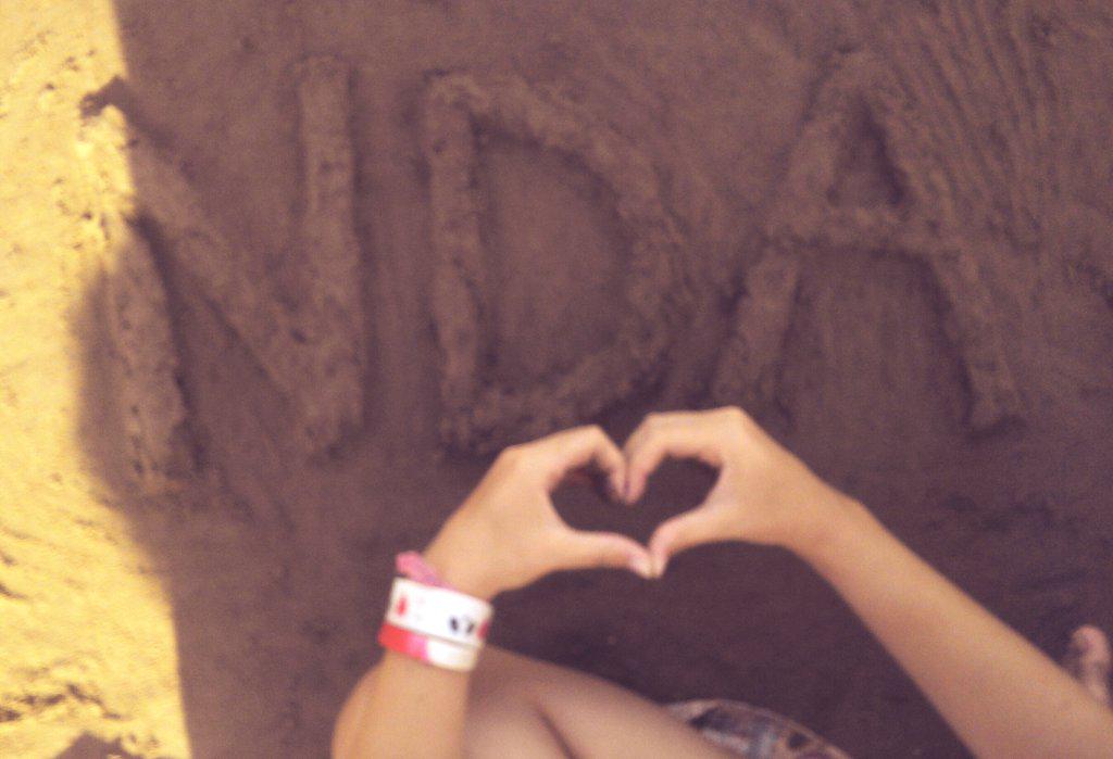 leilabotek's tweet photo. Gracias por hacerme parte de algo tan hermoso como esta familia :'3 Los amo demasiado <3 @NDAGleeksArg *.* http://t.co/DoLyMGQ9j9