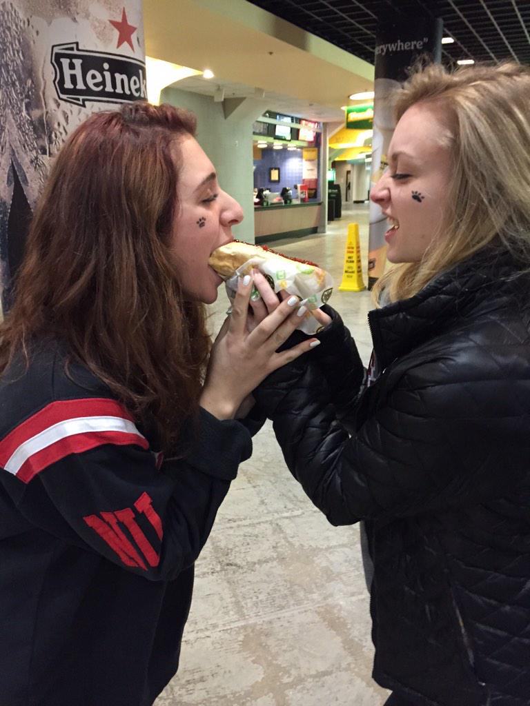 _toniiiii's tweet photo. Never the wrong time for this #BeanpotTuesday http://t.co/MgQ8QAQlS8