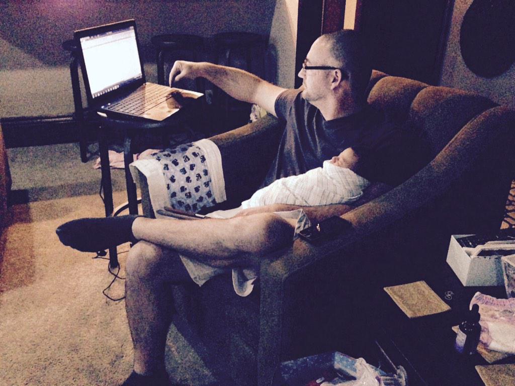 Amandacarlile's tweet photo. @brockcarlile is multitasking like a boss. #lukeiamyourfather #fatherhood #nomanlikemyman http://t.co/bTQVRGcLln