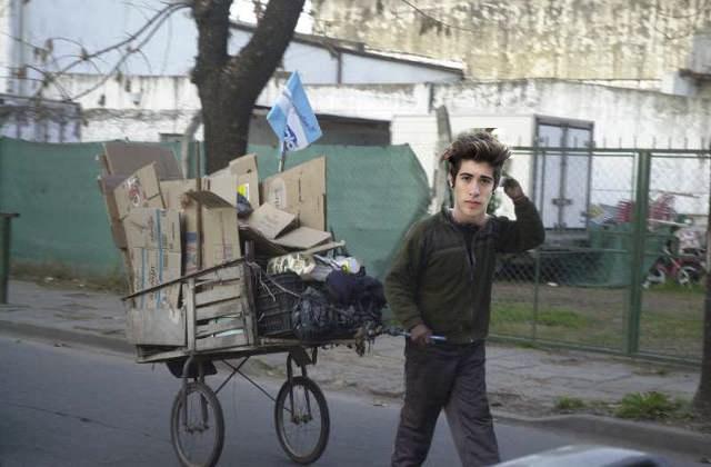 AlejoIgoa's tweet photo. aqui yo en el futuro desfilando en las calles http://t.co/HvqDeRUtow