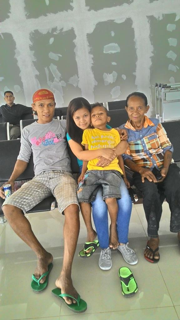 FeronMonie's tweet photo. @ymone18 rian tambolak mau ke kpg 13 2014 http://t.co/VNXrBaRfSO