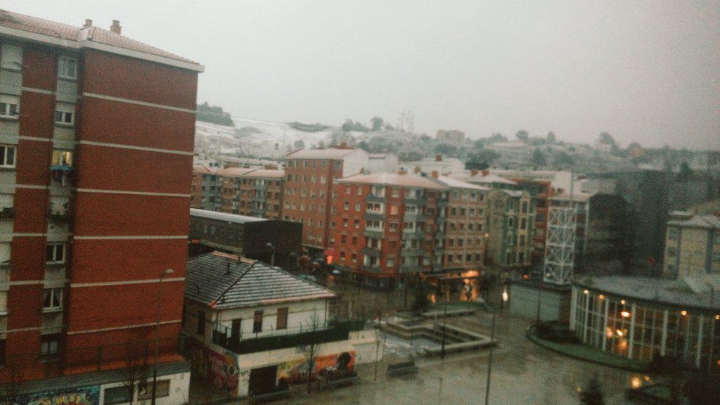 Primera vista de la mañana, la gente corre por la calle, será por frío?  <a href="/erandioinfo/">Erandio Info</a>