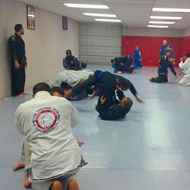 joey_abs's tweet photo. Great night on the mats @battletacticsa 😃 @RenzoGracieBJJ @GamenessFightCo @GiSoap @GLP_Fitness @KortneyOlson @Onnit http://t.co/8BvK5w4lr9