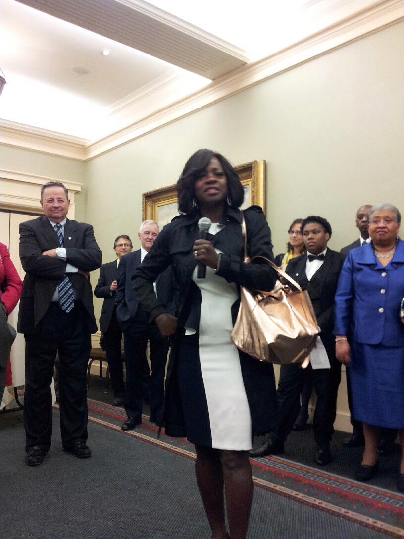 Portland_Pages's tweet image. Viola Davis takes the stage at Concordia University Portland #AtiyehAwards2015 #3toPhD
