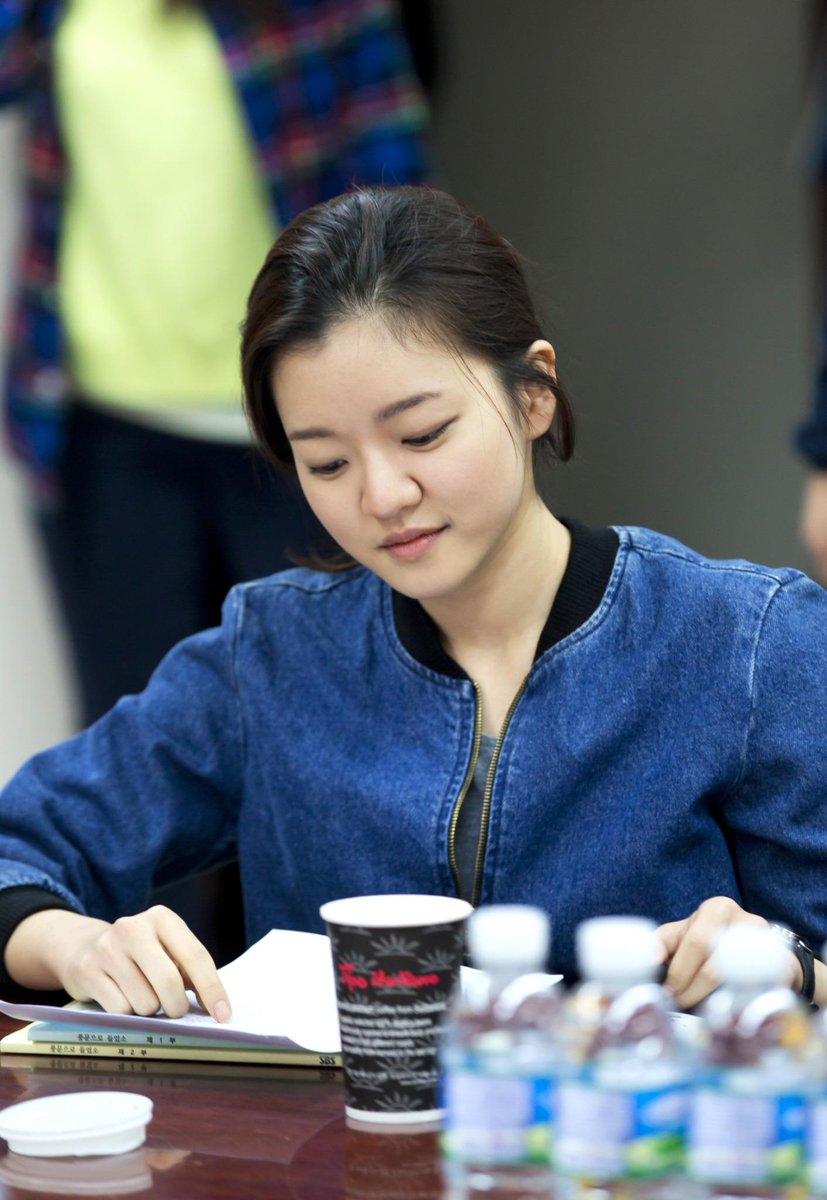 sbspoongmoon's tweet photo. #풍문으로들었소 첫 대본 리딩 현장! 강력한 포스를 뿜어내는 배우들이 한자리에 모두 모였네요 :) 2월 23일(월) 밤 10시가 더욱 기다려지는 이유, 여기 하나 더 추가요~! http://t.co/kPClHo44aE