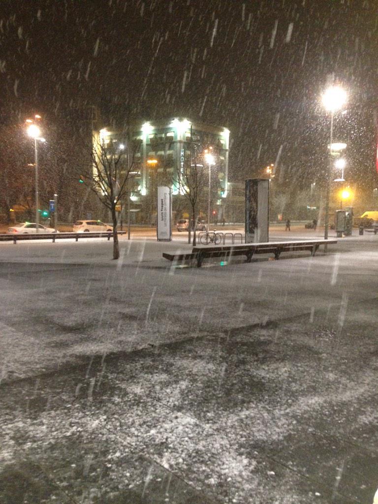 Kik_Veri's tweet photo. #neuSegrecom Plaça Berenguer IV de #lleida #neurac1 #nevada324 http://t.co/gtfojelqHz